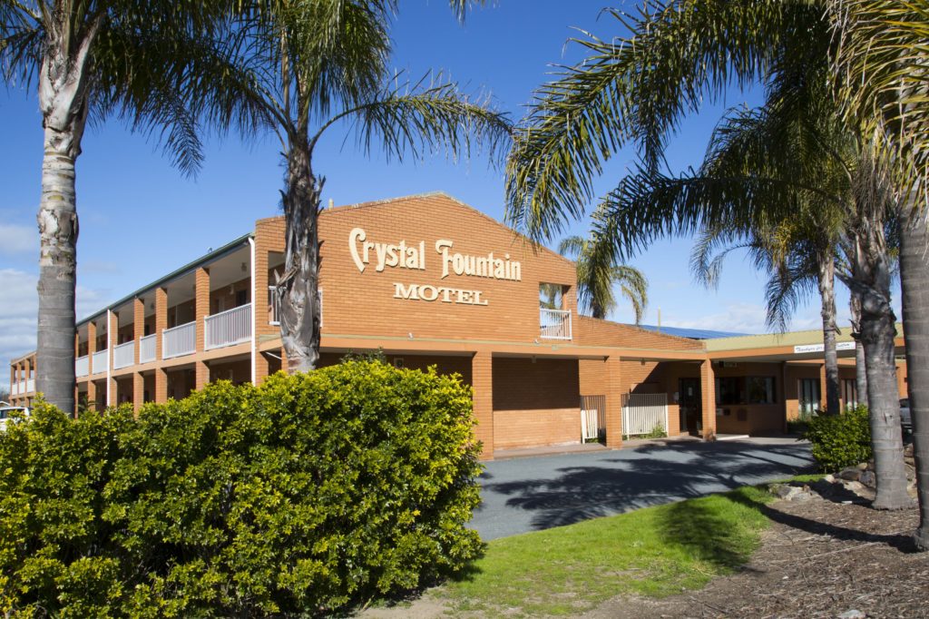 Crystal-Fountain-motel-with-spa
