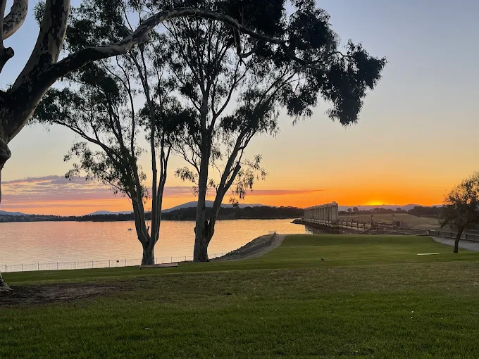 Lake Hume – Sunset Views That Feel Like a Movie Scene